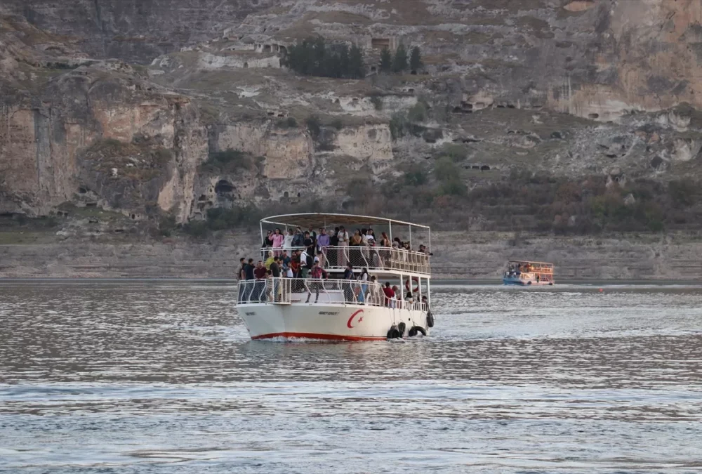 Rehber Dostu Hasankeyf Tekne Turları